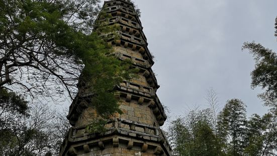 去过，没上塔，很独特的一座塔，整座塔都是用麻石建成，造型不错