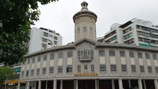 胡文虎大楼是永安堂制药厂旧址，位于广东省汕头市金平区民族路6