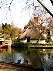 Flatford: Bridge Cottage