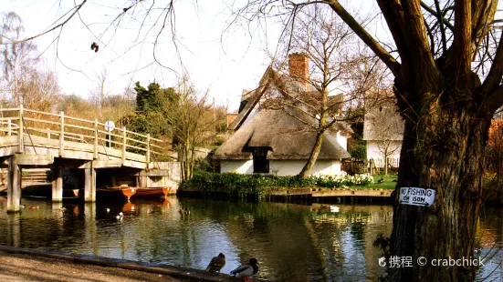 Flatford: Bridge Cottage