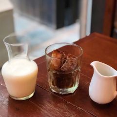 BROWN Coffee and Bakery User Photo