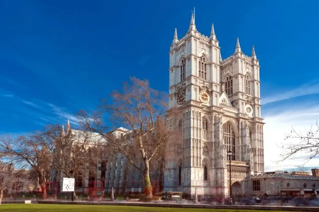 Guide to London for First Time Visitors
