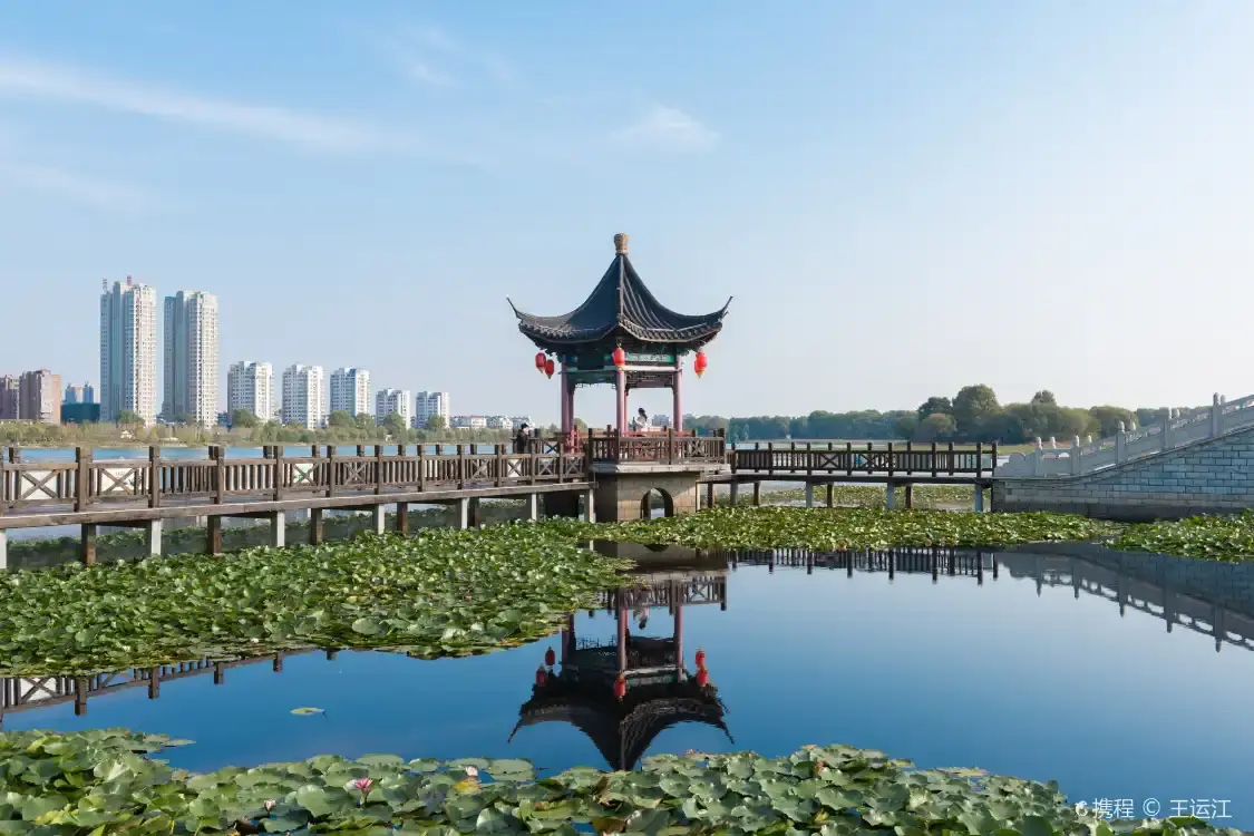 Hotels near Xishuanghu Scenic Area