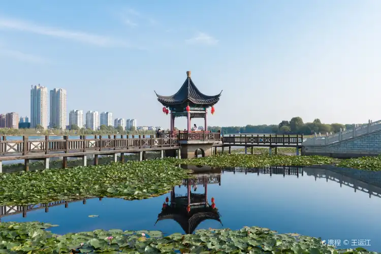 Hotels near Xishuanghu Scenic Area