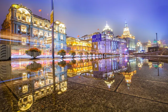 The Bund: Shanghai Landmarks 