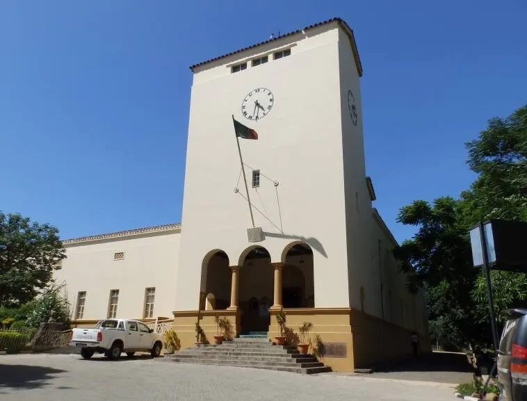 The Livingstone Museum -Zambia
It is an iconic structure built many years ago along the famous Musiotunya Road.It is the largest and oldest museum near Victoria falls. The museum has exhibits of artifacts related to local history and prehistory, including photographs, musical instruments, and possessions of David Livingstone, the explorer and missionary.It holds an impressive collection of early-human artifacts and that of David Livingstone. The collection has not been updated in many years. Very interesting for its content and context.