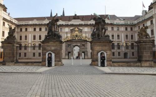布拉格城堡区包含了很多的建筑，皇宫也是很重要的组成部分，旧皇