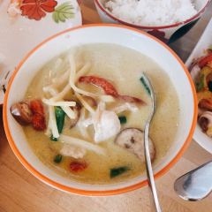 Lung Yai Thai Tapas User Photo