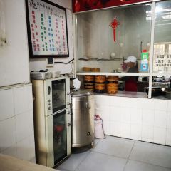 带皮小黄牛过桥米线 여행 사진