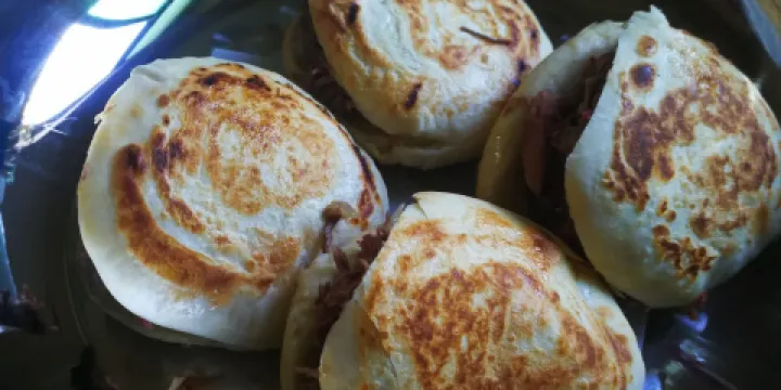 正宗漕河驢肉火燒