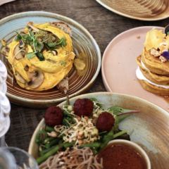 Locals Grand Cafe 여행 사진