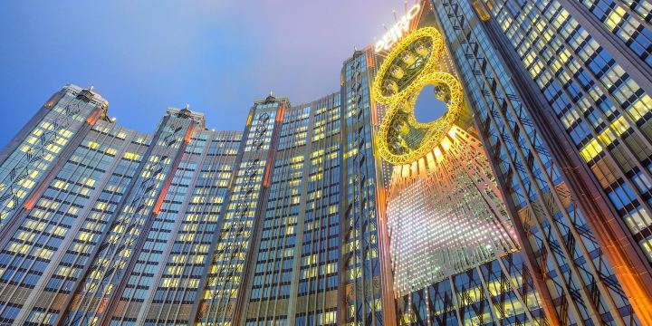 Golden Reel Figure-8 Ferris Wheel
