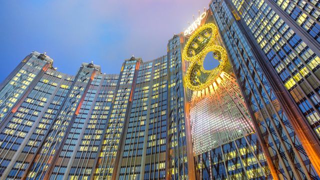 Golden Reel Figure-8 Ferris Wheel