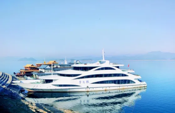 千島湖中心湖區門票 + 豪華休閒遊船票（包括自助餐）成人