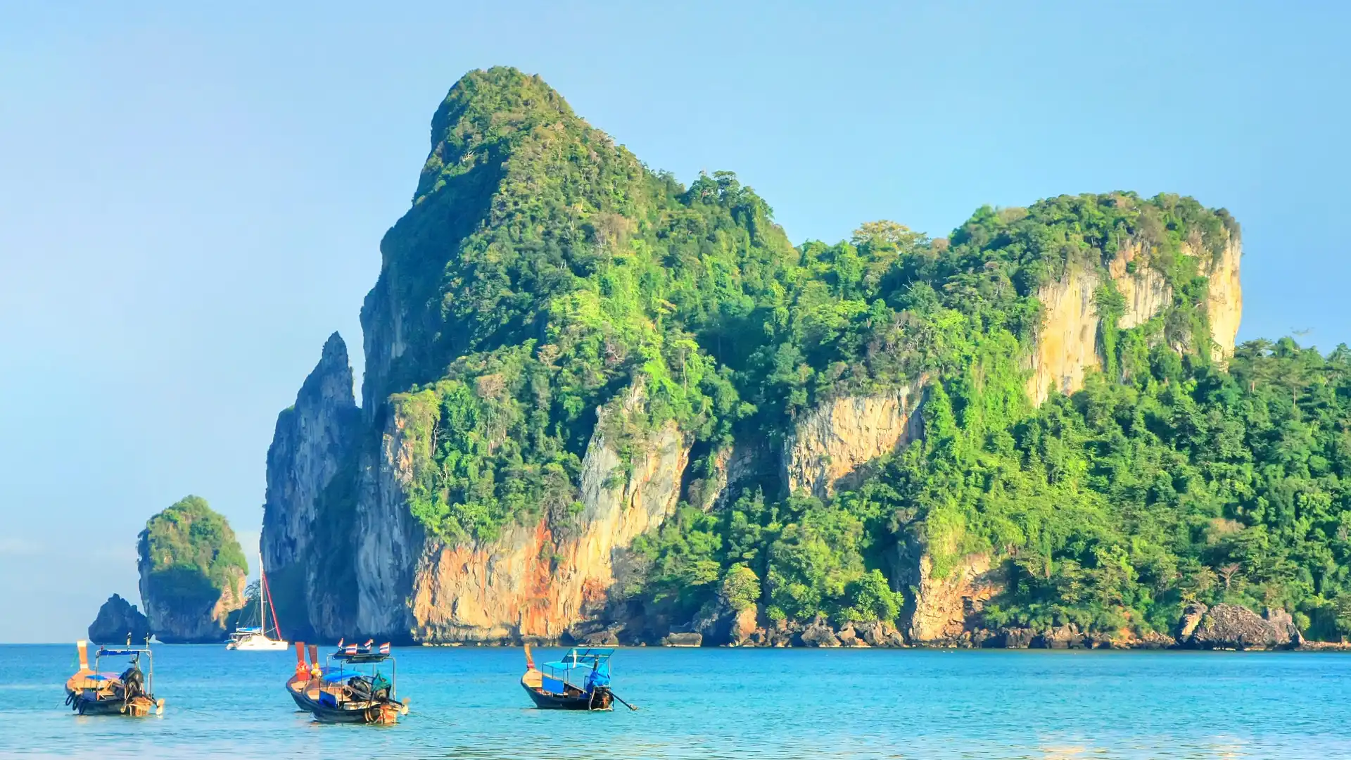 โรงแรมใกล้Loh Lana Bay