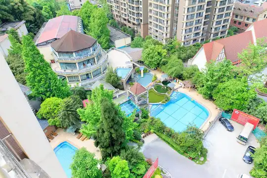 鄰近花水灣溫泉第一村的酒店