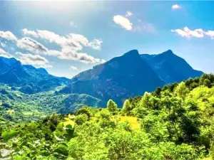 Yunping Three Gorges