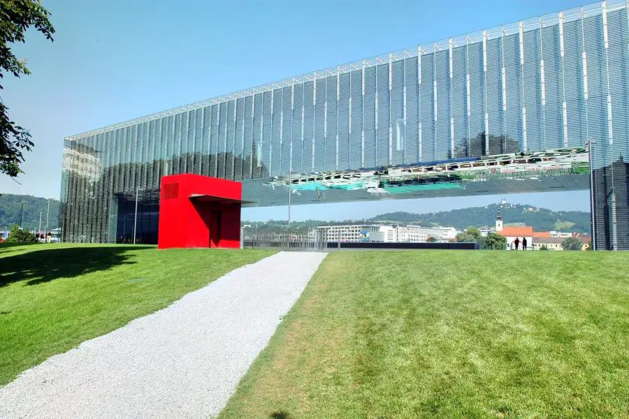 Lentos Kunstmuseum (Museum of Modern Art Linz)