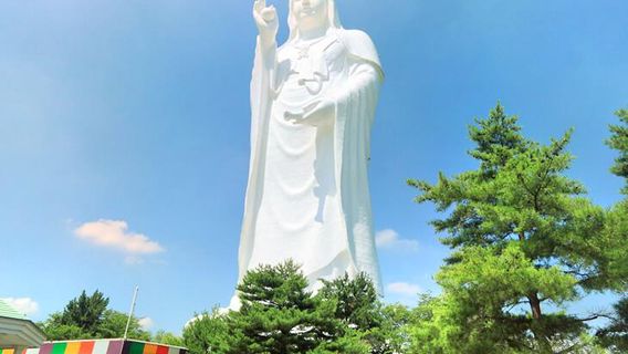 Sendai Dai Kannon (White-Robed Colossus)