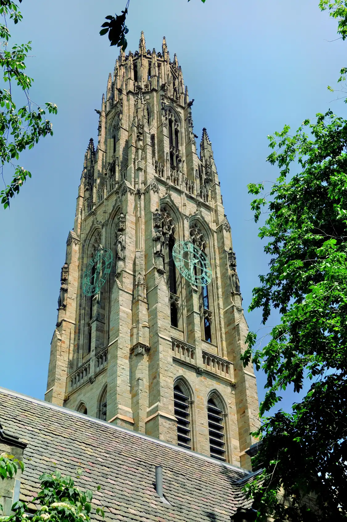 Hotels near Harkness Tower