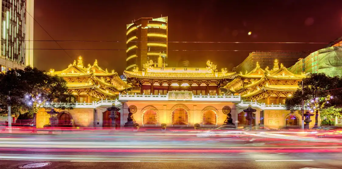 Hotels near Jingan Temple