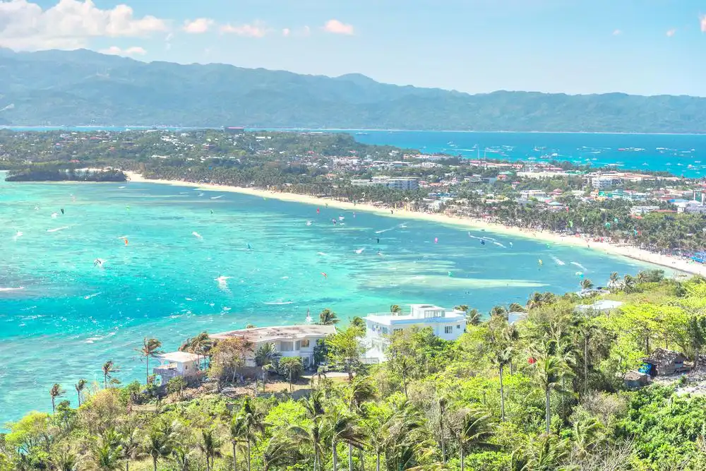 Hotels near Bulabog Beach