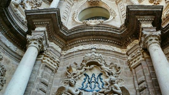 瓦伦西亚大教堂是瓦伦西亚最大的一座教堂也是最古老的一座。他已