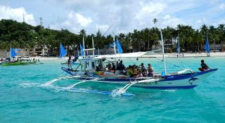 We joined # islandhopping day trip around #boracay to the must-see spots #pukabeach and #crystalcove including snokerling.

#inspiration
#islandhopping