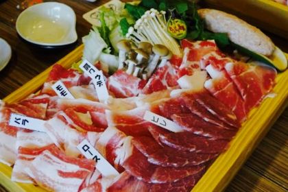 我那霸豚肉店