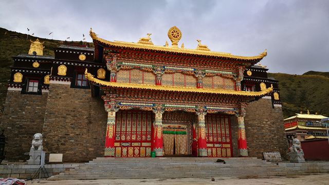 白玉達唐寺