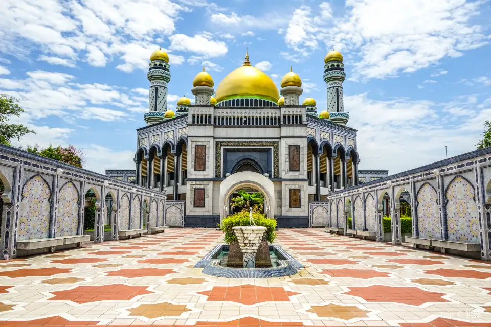 1_Jame' Asr Hassanil Bolkiah Mosque