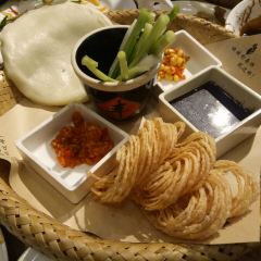Hunchun Cake and Roast Duck (Weiyang Road Shenglong) 여행 사진