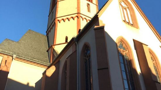 這是美因茨鬧市中隱藏的小教堂，離美因茨大教堂很近，在老街上逛