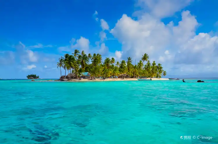 Hotels near Isla Chichime
