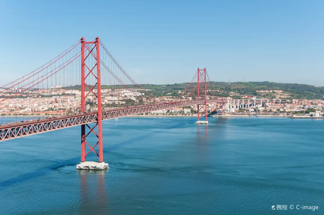 Hotels near Tagus River
