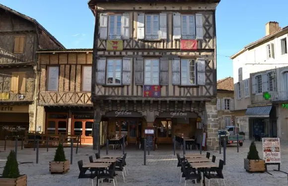 法國咖啡廳旅館