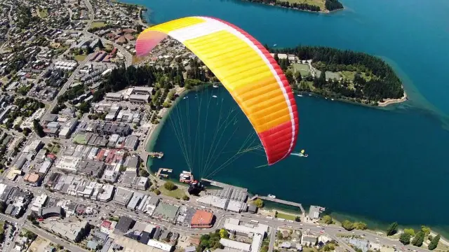 Paragliding in Queenstown
