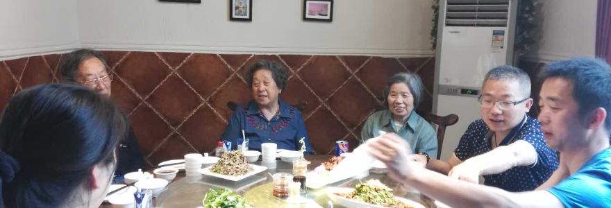 YI JIA REN MA MA CAI