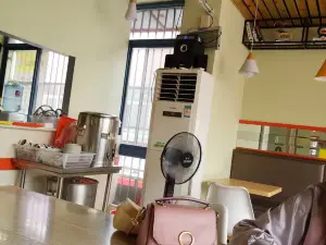 馋小喵三汁焖锅(吉品街总店)
