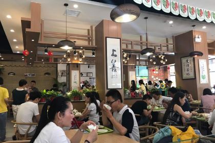 Qingnianhugongyisushiguan