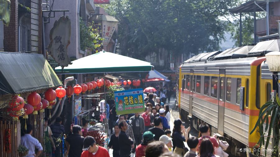 台北份+十分老街包車一日遊【熱門觀光景點半日遊】