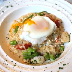 Le Petite Fontaine User Photo