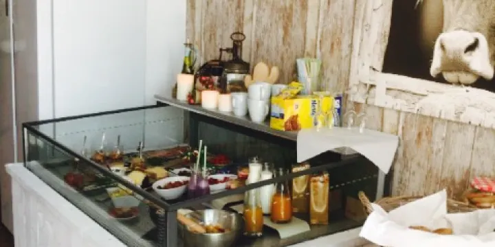 Breakfast At The Waterfront