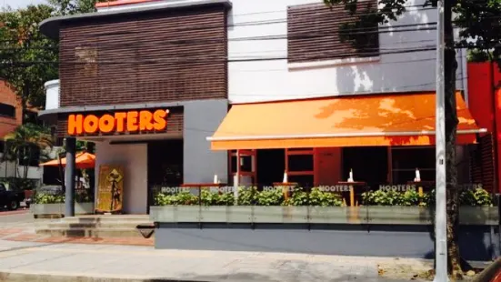 Hooters Cali