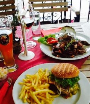 Dorf Pub