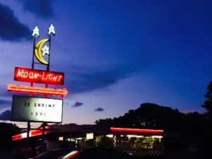 MoonLight Drive-In