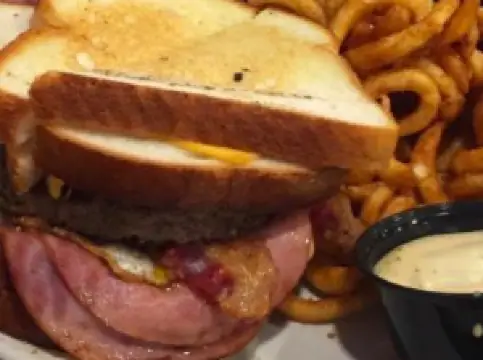 Mike & Denise's Pizzaria & Pub