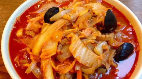 Deokpyeong Noodles Soup