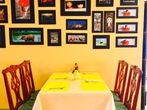 TIBET BISTRO "Momo's & Drink's Restaurant & Take Away "