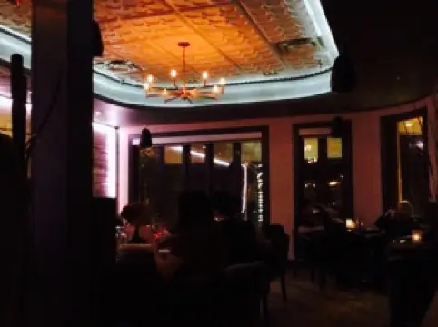 Louie's Steakhouse & Lounge